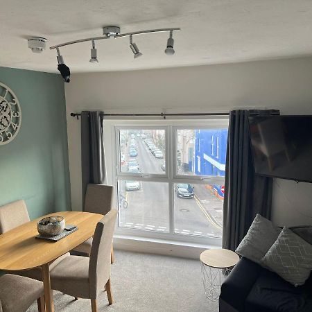 Topzy-Turvy - 1 Bedroom Apartment 斯旺西 外观 照片