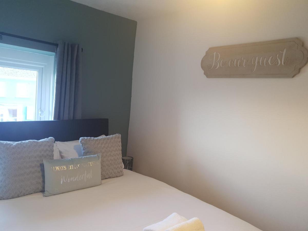 Topzy-Turvy - 1 Bedroom Apartment 斯旺西 外观 照片