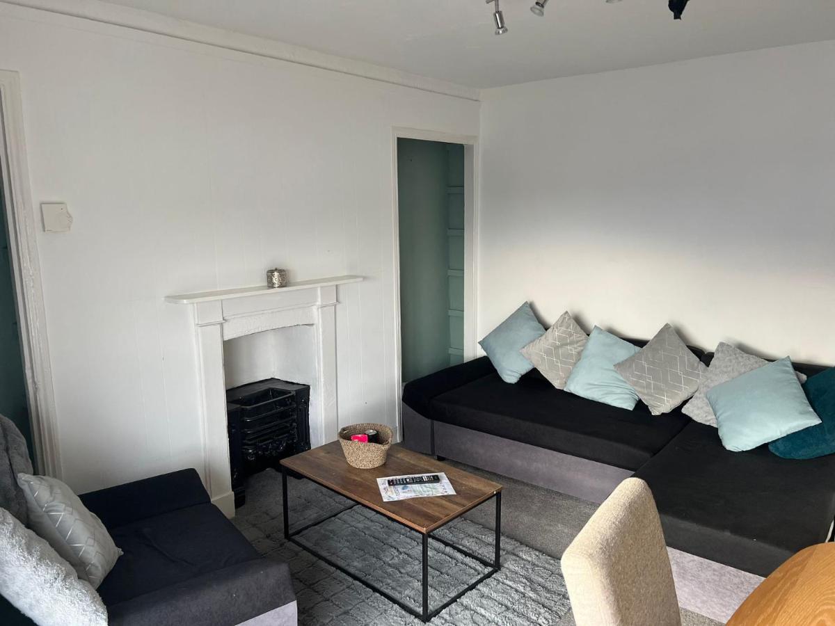 Topzy-Turvy - 1 Bedroom Apartment 斯旺西 外观 照片