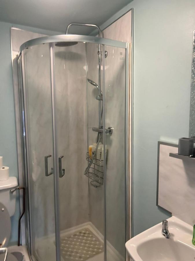 Topzy-Turvy - 1 Bedroom Apartment 斯旺西 外观 照片